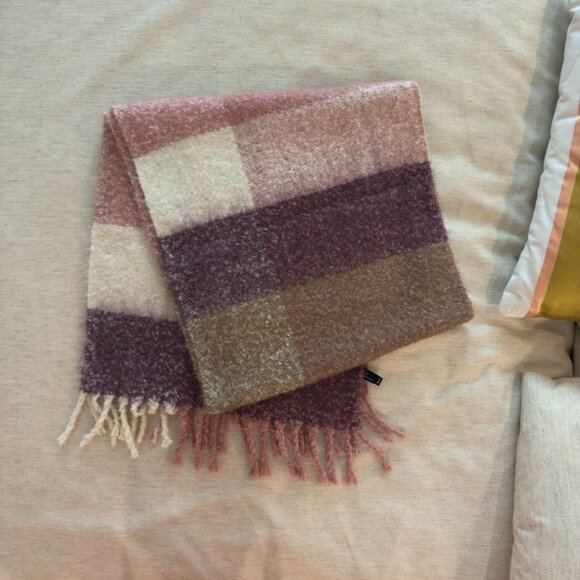 FREE Scarf With 3+ Bundle or $50+ Spend! Super Cozy Denver Heyes Scarf! - Picture 3 of 6